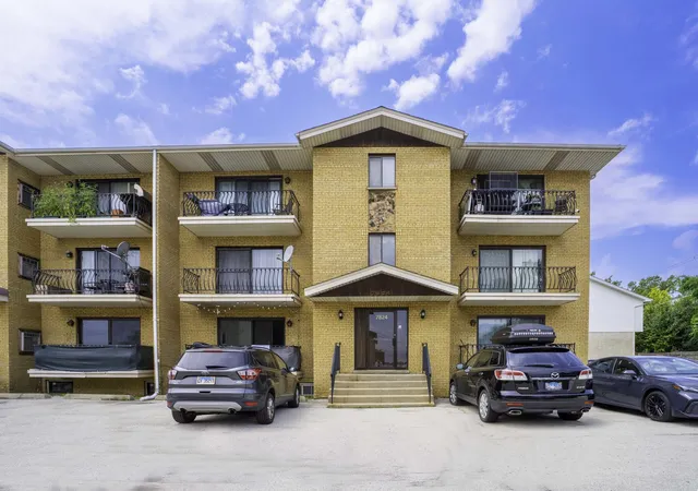 7824-w-87th-place-1d-bridgeview-il-60455/hzid_5466e2cf