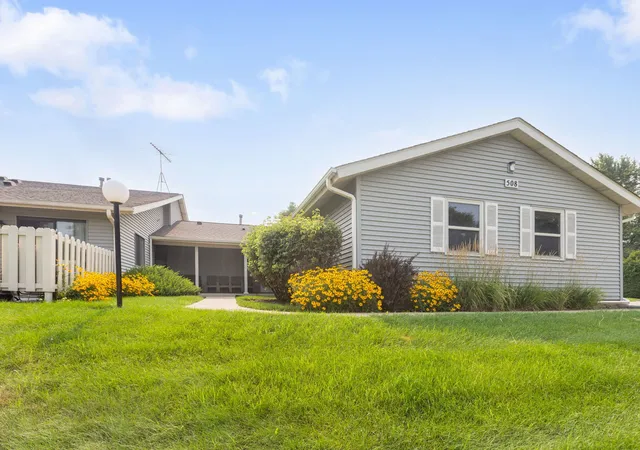 508-waters-edge-dr-d-mchenry-il-60050/hzid_7ee7773d