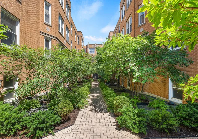 536-w-belmont-ave-2s-chicago-il-60657/hzid_7df42c64