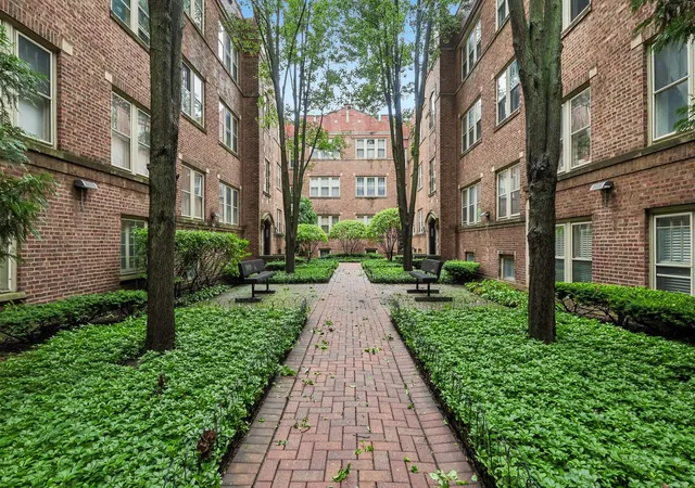221-n-oak-park-ave-2e-oak-park-il-60302/hzid_da44b9f2