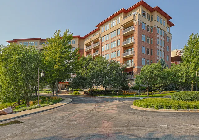 40-prairie-park-dr-601-wheeling-il-60090/hzid_ad3b3fcd