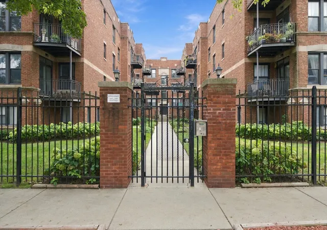 1627-w-fargo-ave-1s-chicago-il-60626/hzid_42286f88
