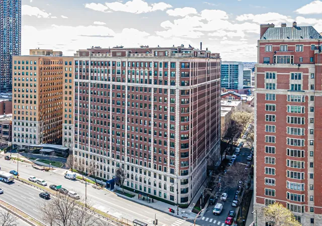 3750-n-lake-shore-dr-2c-chicago-il-60613/hzid_c5c9582e
