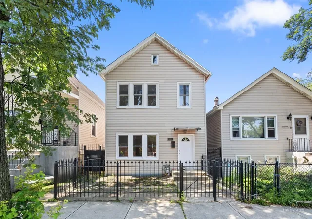 3504-s-maplewood-ave-chicago-il-60632/hzid_490154d7