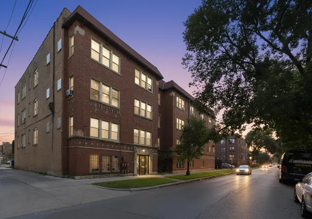 2509-e-76th-street-1-chicago-il-60649/hzid_fc6de7ef
