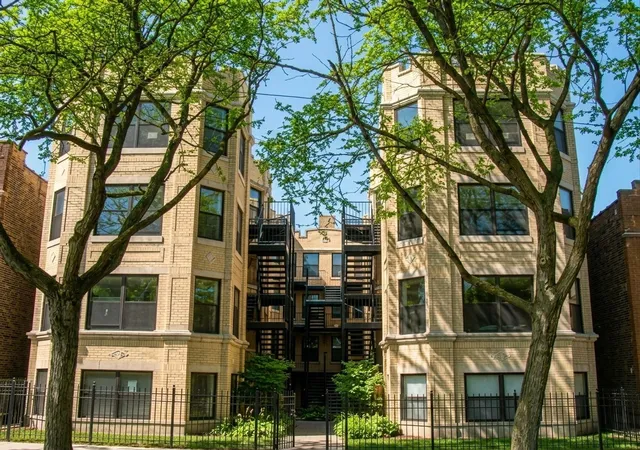 6410-n-hoyne-ave-2w-chicago-il-60645/hzid_c8a61a8d