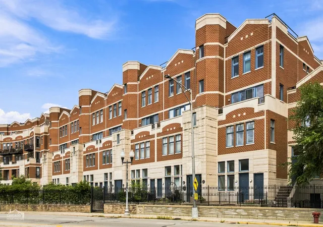 7768-n-sheridan-rd-1-chicago-il-60626/hzid_ef2d2198