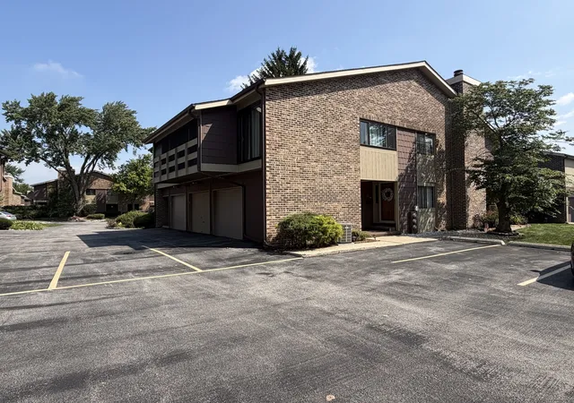 1-w-stonebridge-ct-1c-palos-hills-il-60465/hzid_fb6a64bf