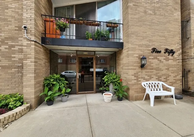 550-ida-st-4sw-des-plaines-il-60016/hzid_c035af97