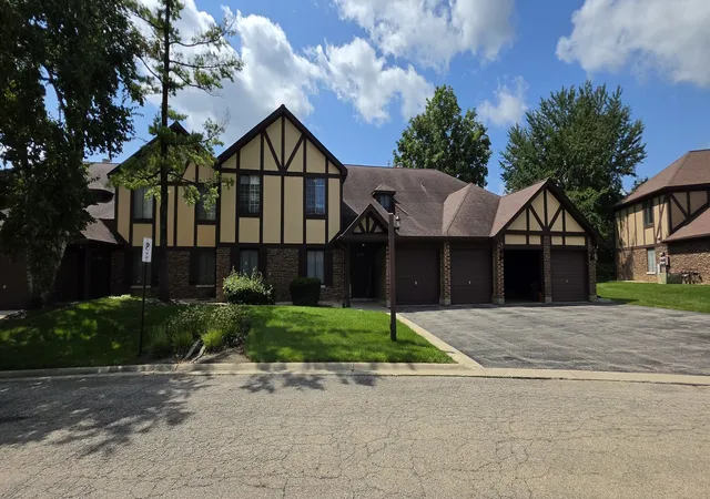 1758-plymouth-ct-c-wheaton-il-60189/hzid_1b54f27d