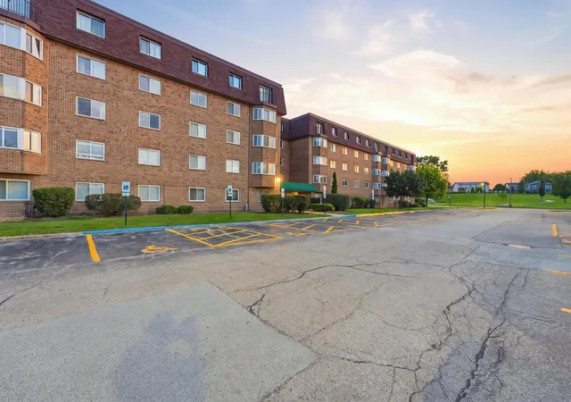 300-s-roselle-rd-522-schaumburg-il-60193/hzid_79d4b94c