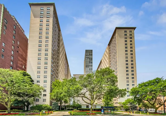 3950-n-lake-shore-dr-2202-chicago-il-60613/hzid_506d8be3