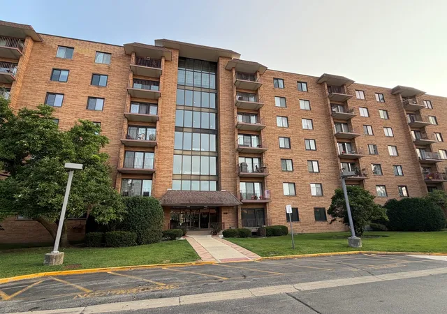 1717-w-crystal-ln-712-mount-prospect-il-60056/hzid_2c7ac003