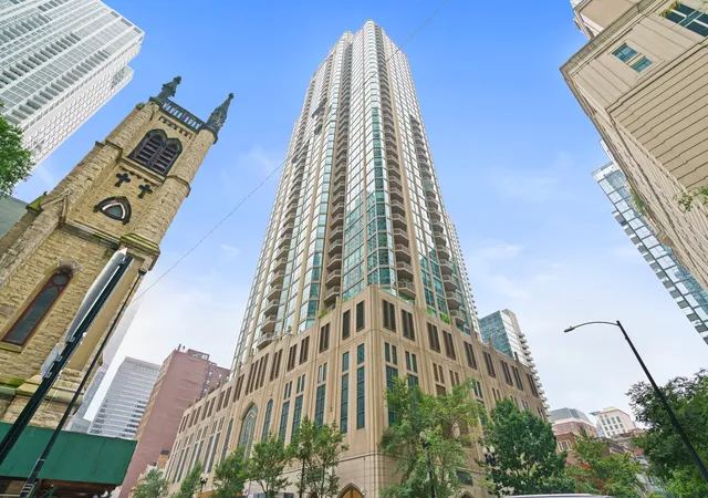 21-e-huron-st-2102-chicago-il-60611/hzid_5be1bf6c