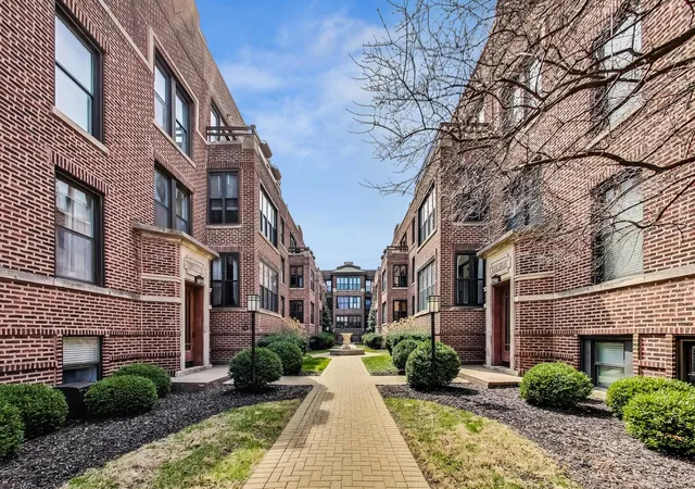 747-w-cornelia-ave-n1-chicago-il-60657/hzid_9c7c0ca6