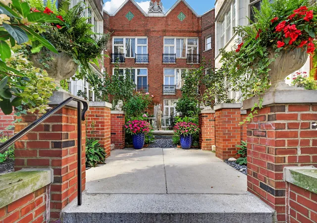 1031-w-bryn-mawr-ave-2a-chicago-il-60626/hzid_749139d4