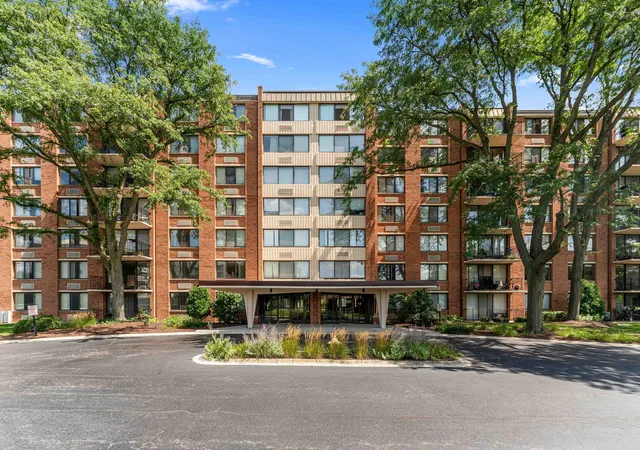 2000-saint-regis-dr-7d-lombard-il-60148/hzid_64a2af81