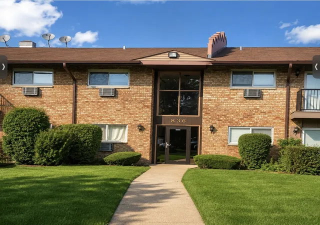 836-e-old-willow-rd-11111-prospect-heights-il-60070/hzid_b04fa5c2