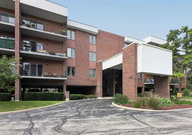 6585-main-st-202-downers-grove-il-60516/hzid_2c27ca27