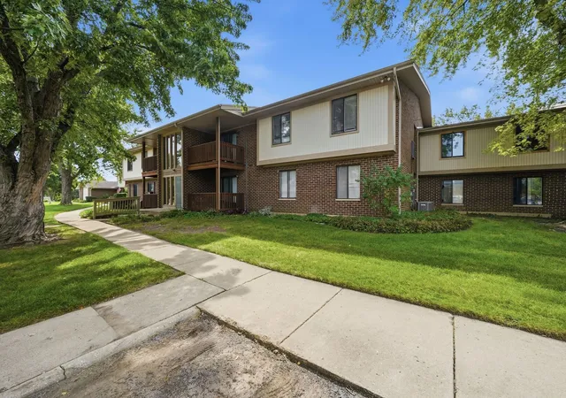 603-garden-cir-1-streamwood-il-60107/hzid_b73bc230