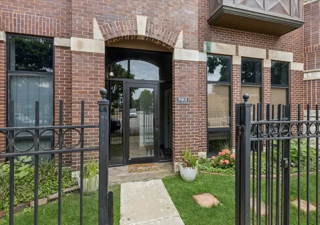 523-n-racine-ave-1-chicago-il-60642/hzid_b88e68ec