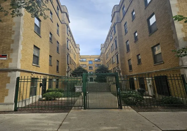 7213-s-yates-blvd-3a-chicago-il-60649/hzid_336ebfd0