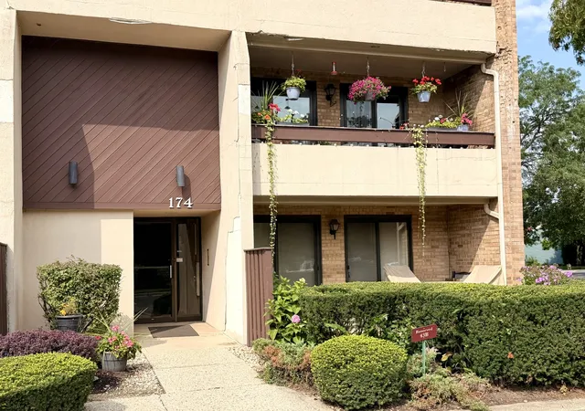 174-e-springbrook-dr-1b-bloomingdale-il-60108/hzid_4aa7500c
