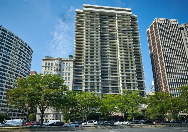 1212-n-lake-shore-dr-24bn-chicago-il-60610/hzid_1209b975
