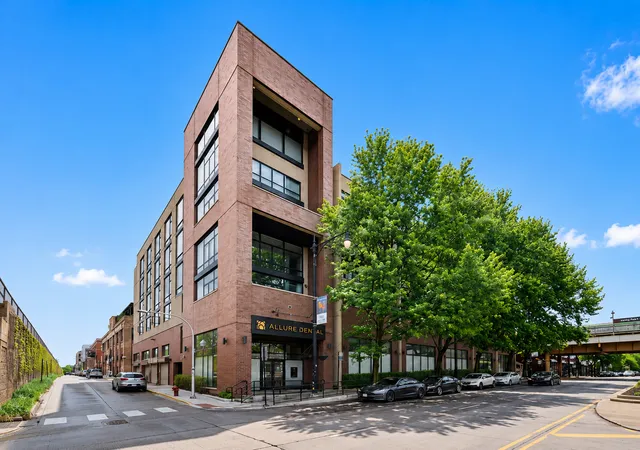 3946-n-ravenswood-ave-411-chicago-il-60613/hzid_72ae2155