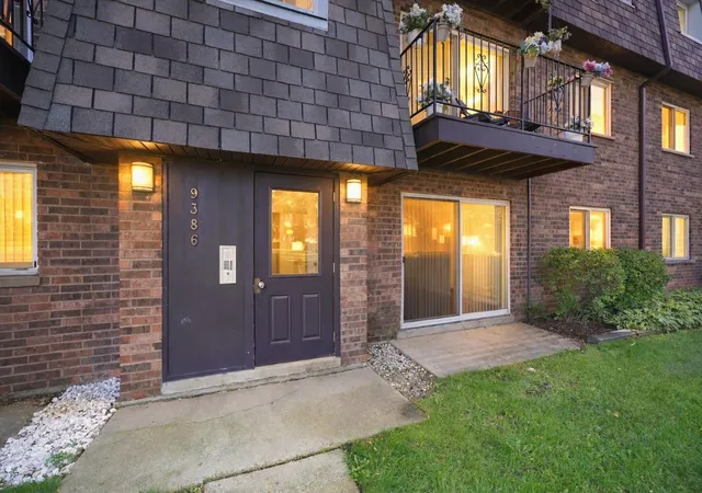 9386-bay-colony-dr-1s-des-plaines-il-60016/hzid_d5af240a