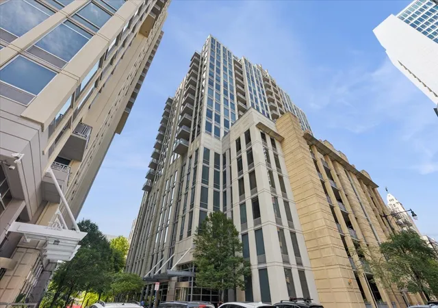 720-n-larrabee-st-1601-chicago-il-60654/hzid_452eb207