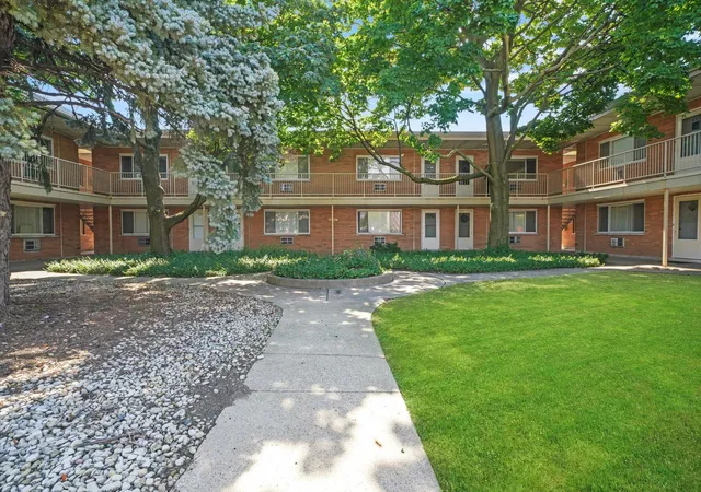 4211-w-95th-street-2c-oak-lawn-il-60453/hzid_4ae707f4
