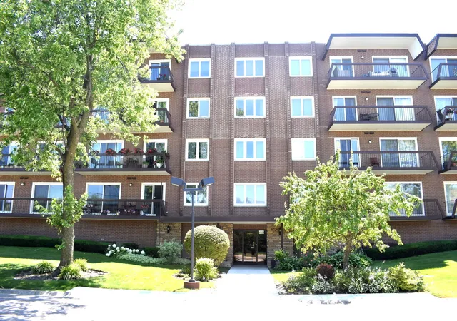 8001-w-courte-dr-310-niles-il-60714/hzid_3e47ec20