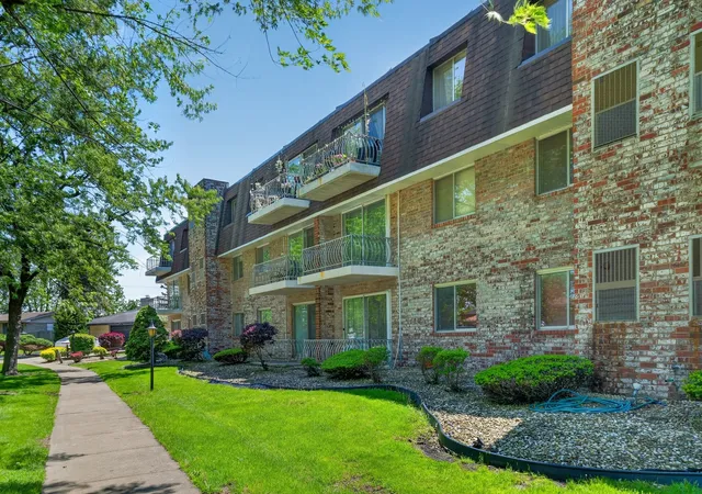 3235-s-manor-dr-104-lansing-il-60438/hzid_eb462331