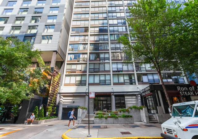 230-e-ontario-st-1304-chicago-il-60611/hzid_d570c0c5