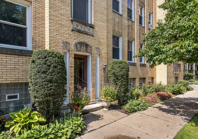 6142-n-hamilton-ave-2n-chicago-il-60659/hzid_e4005c7a