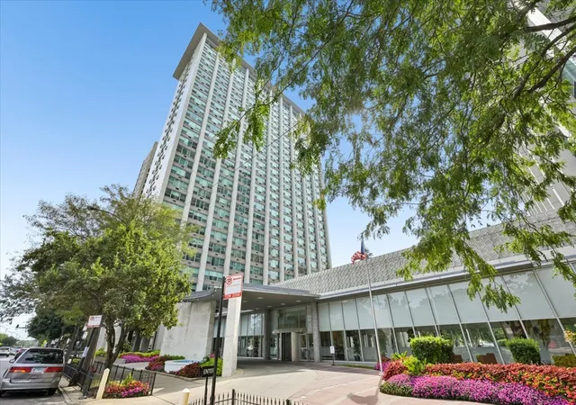 3600-n-lake-shore-dr-2209-chicago-il-60613/hzid_de433803