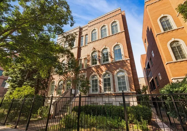2454-w-foster-ave-2e-chicago-il-60625/hzid_850cc673