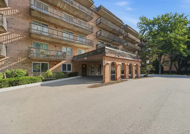 512-redondo-dr-509-downers-grove-il-60516/hzid_eede3142