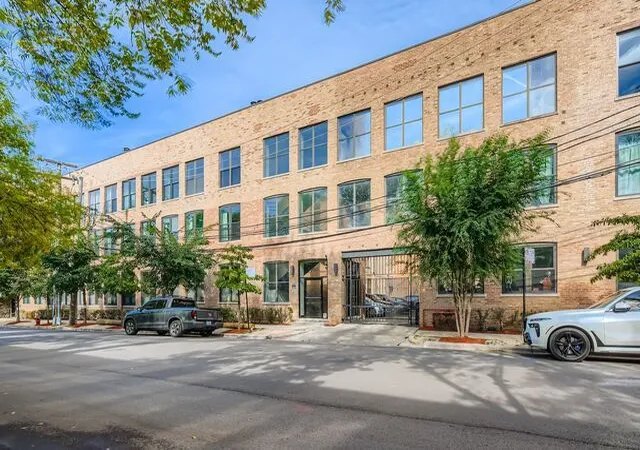1760-w-wrightwood-ave-305-chicago-il-60614/hzid_0bbb87f0