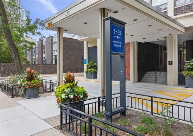 1355-n-sandburg-ter-2801d-chicago-il-60610/hzid_05f05ba7