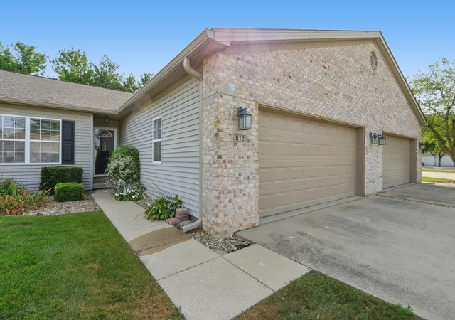512-stonecrest-dr-512-savoy-il-61874/hzid_59a13085