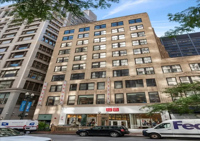 20-n-state-st-409-chicago-il-60602/hzid_4872de79