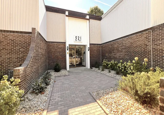 521-73rd-street-105-downers-grove-il-60516/hzid_d23789ca
