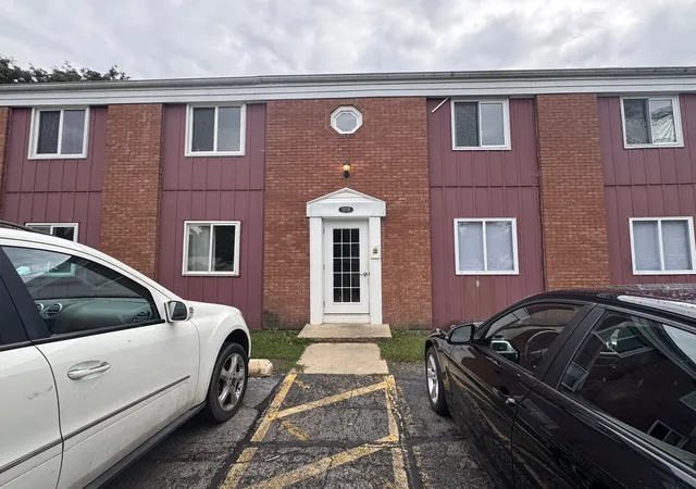 1371-monomoy-st-8-aurora-il-60506/hzid_96daf4a1