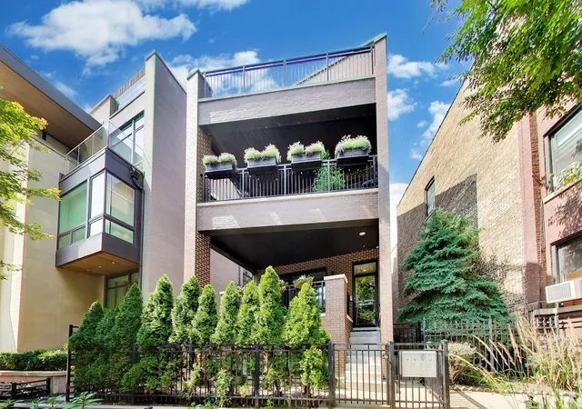 2908-n-burling-st-1-chicago-il-60657/hzid_8fb7bc5c