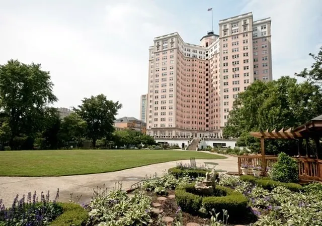 5555-n-sheridan-rd-515-chicago-il-60640/hzid_893d8008