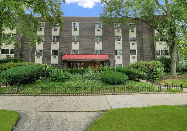 10015-beverly-dr-404-skokie-il-60076/hzid_25d854f6
