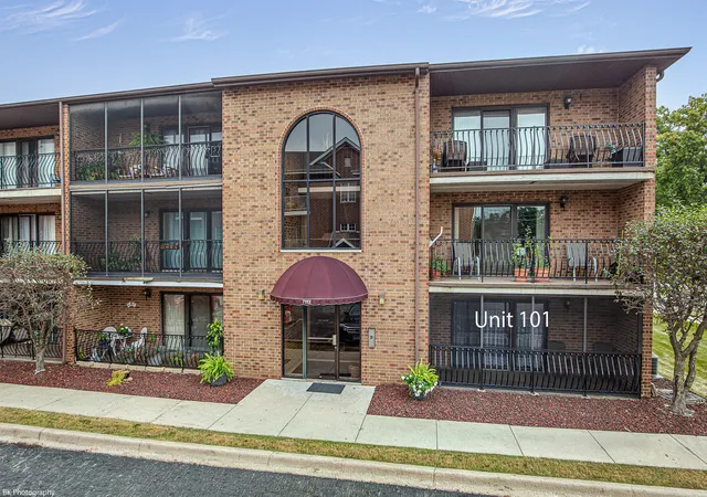 7112-w-108th-street-101-worth-il-60482/hzid_c66a3b24