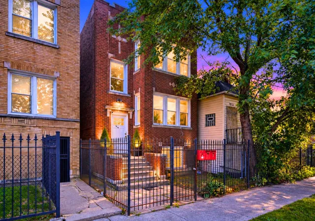 7949-s-marquette-ave-chicago-il-60617/hzid_b56bedfe